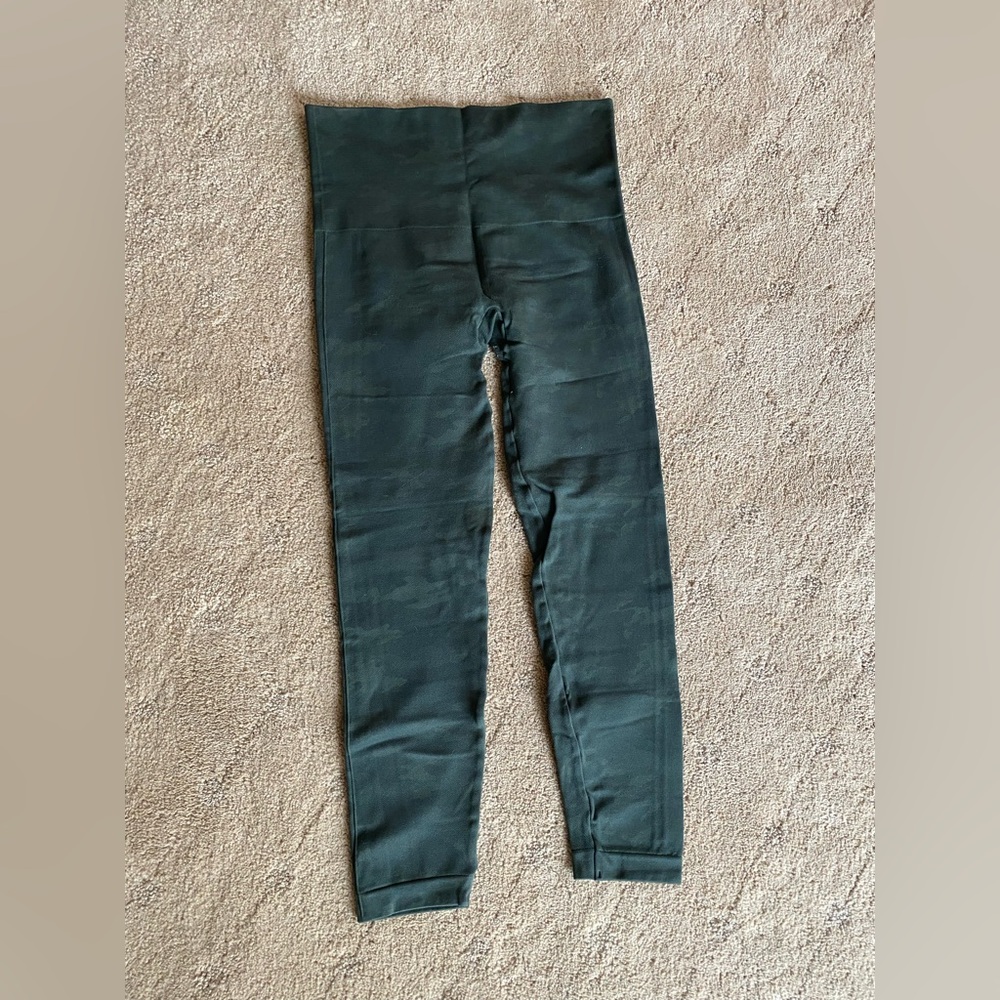 SPANX Green Camo Leggings - Size Large